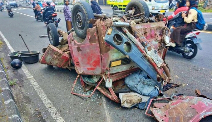 Mobil Pikap ringsek karena kecelakaan di Jalan Magelang