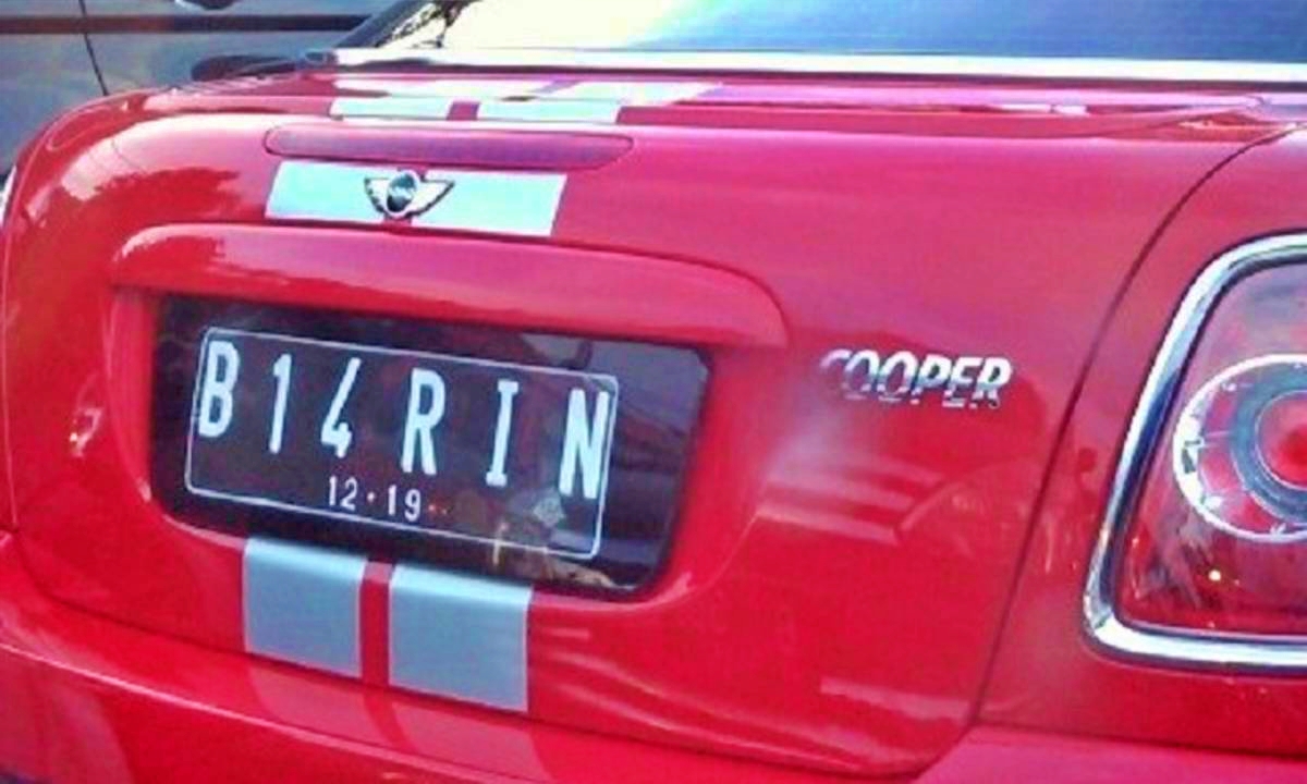 Contoh nomor dan huruf pelat nomor sesuka hati