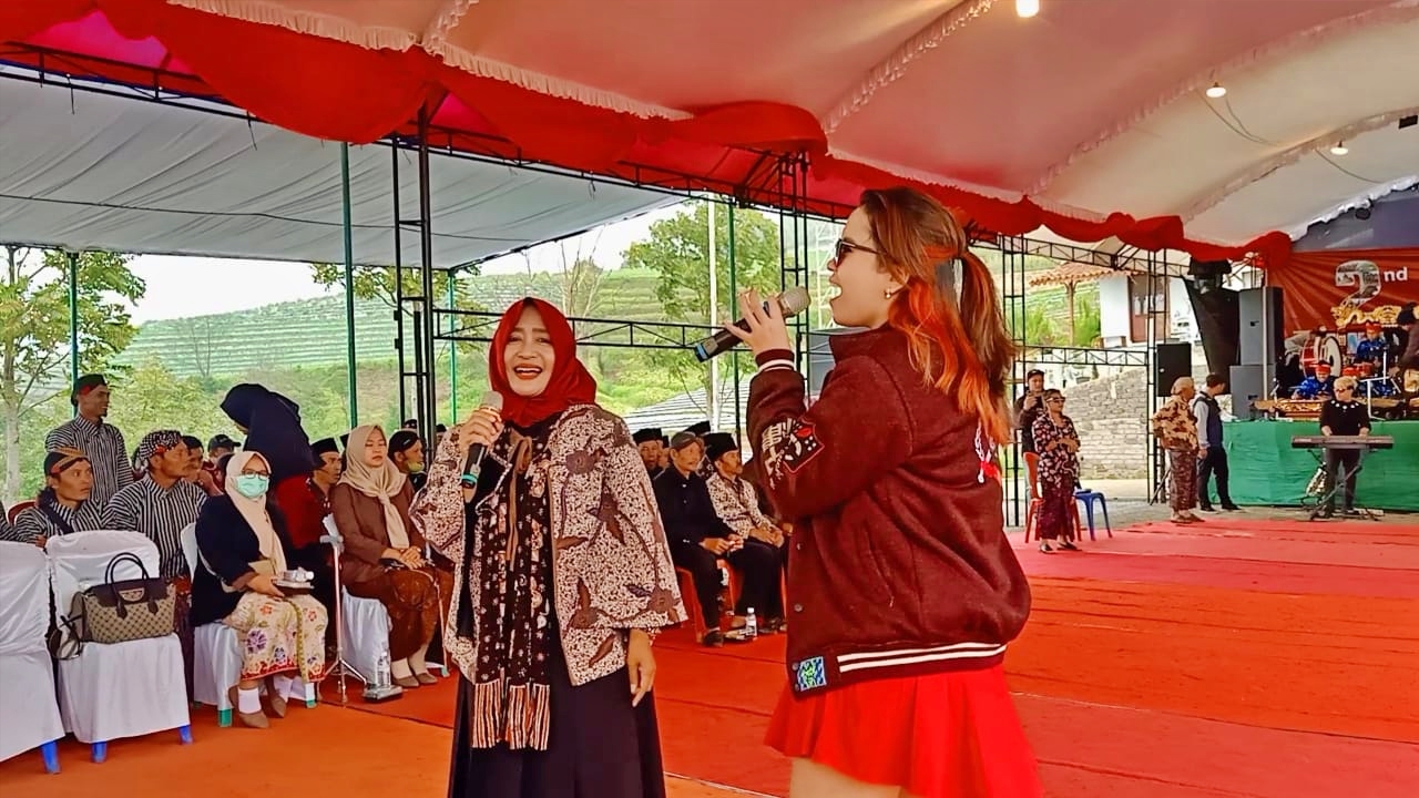 Endrianingsih Yunita, S.P, Anggota Komisi E DPRD Provinsi Jawa Tengah saat hadiri Festival Budaya Tani di Nepal Van Java Magelang