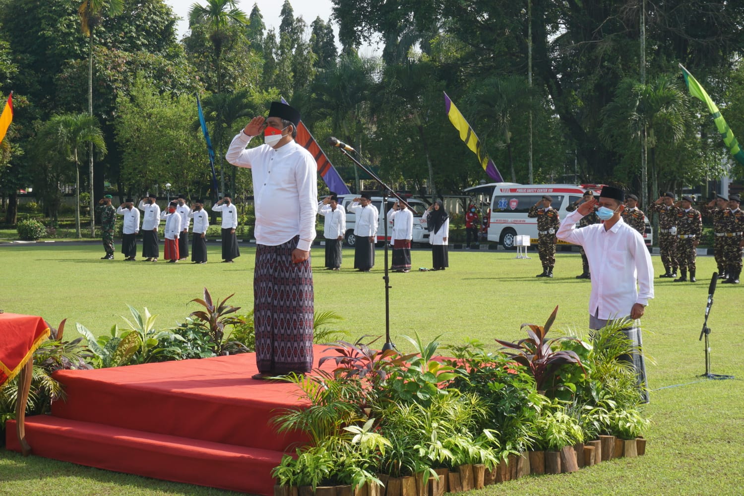 Bupati Magelang Zaenal Arifin saat memimpin upacara peringatan Hari Santri Tahun 2022