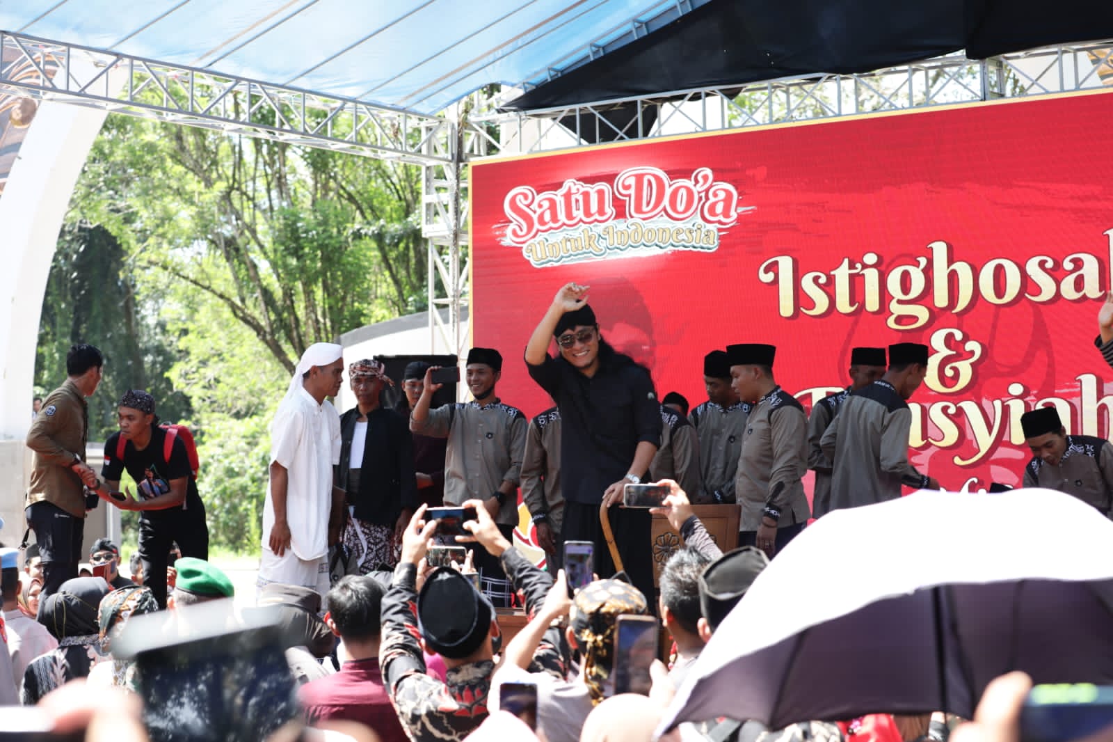Nama Ganjar Pranowo Bergema di Puncak Gunung Tidar Kota Magelang, Ini Penyebabnya