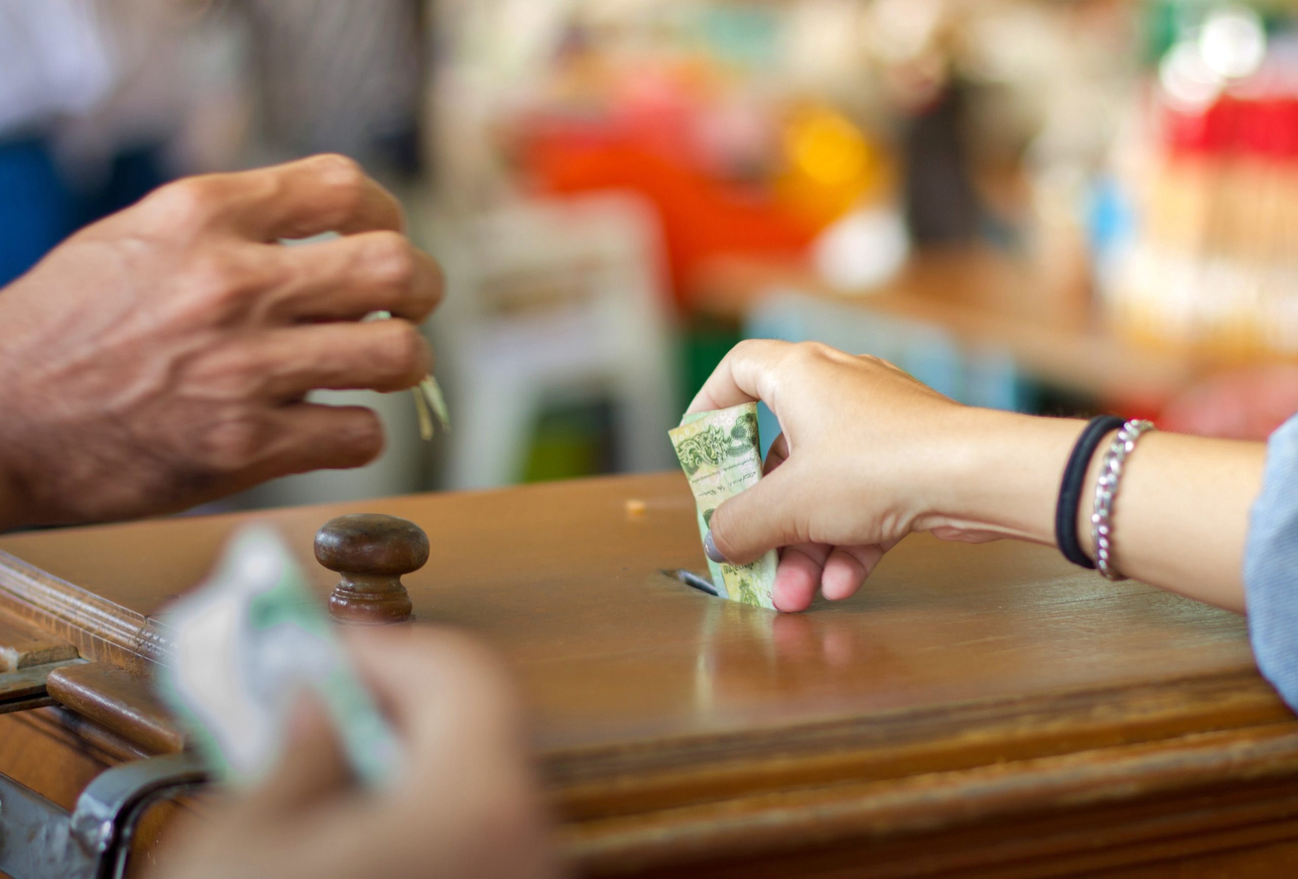 weton suka berderma atau sedekah