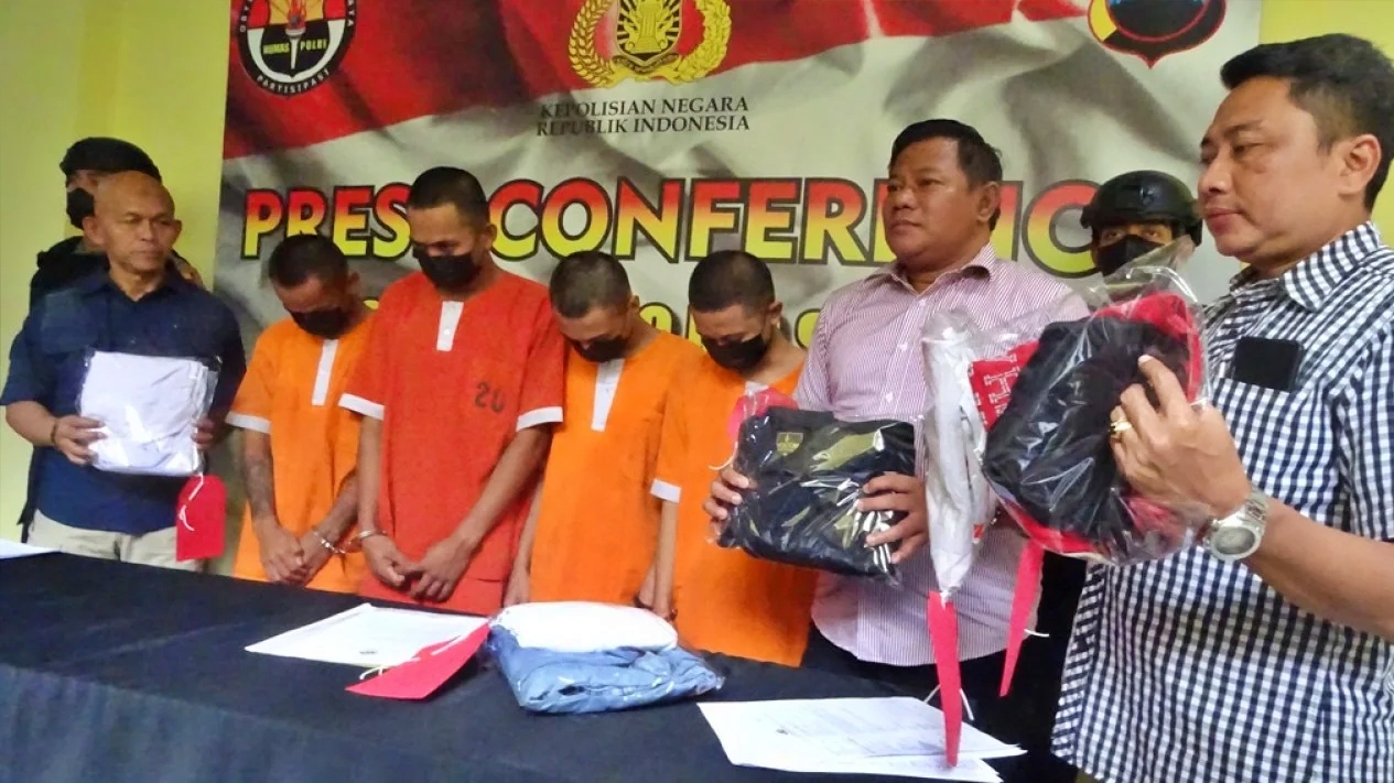 4 pemuda ditangkap polisi karena cekoki gadis SMA dan memperkosanya