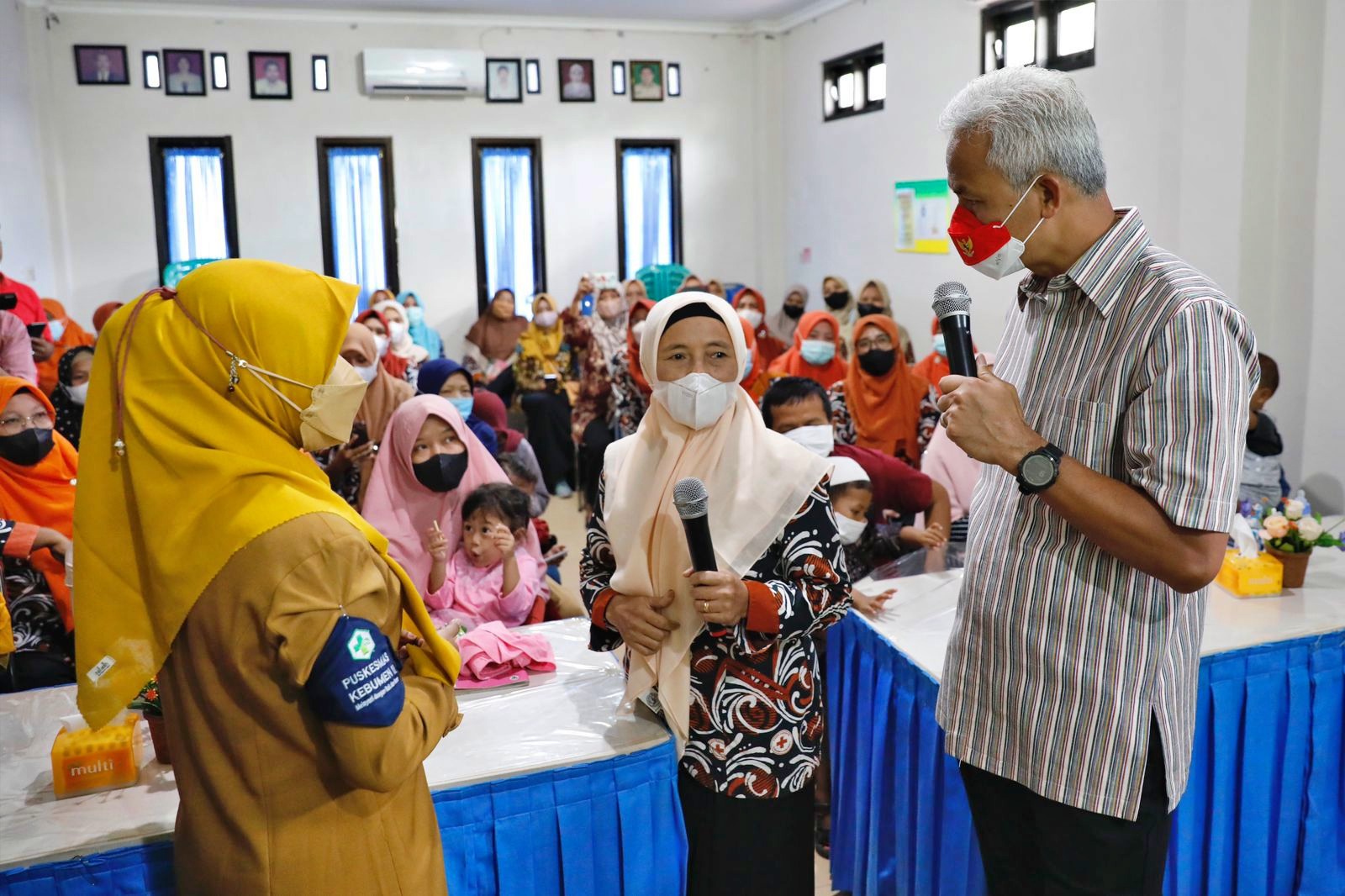 Ganjar saat kunjungi sebuah Puskesmas