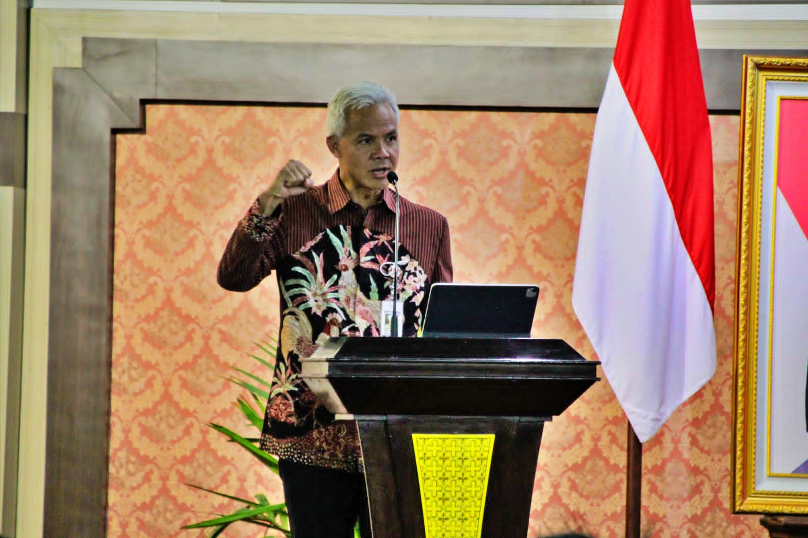 Ganjar saat sampaikan terkait kasus perundungan guru kepada muridnya di Sragen