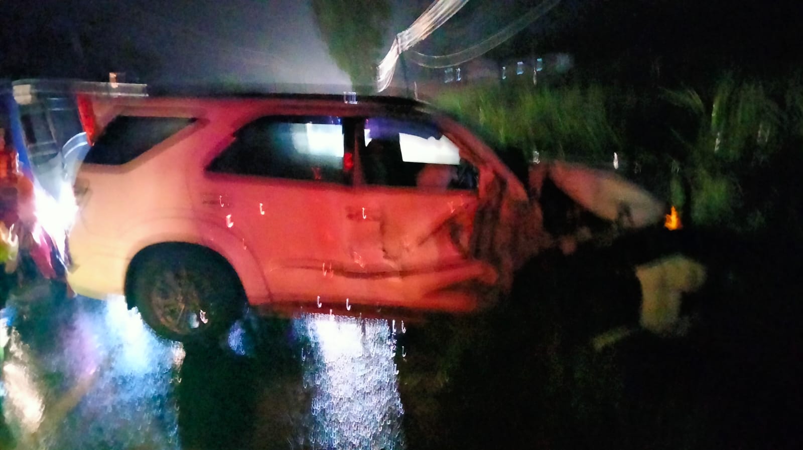 Adu Banteng Fortuner Dengan Truk Pasir Di Secang Magelang Sebabkan Kemacetan Panjang