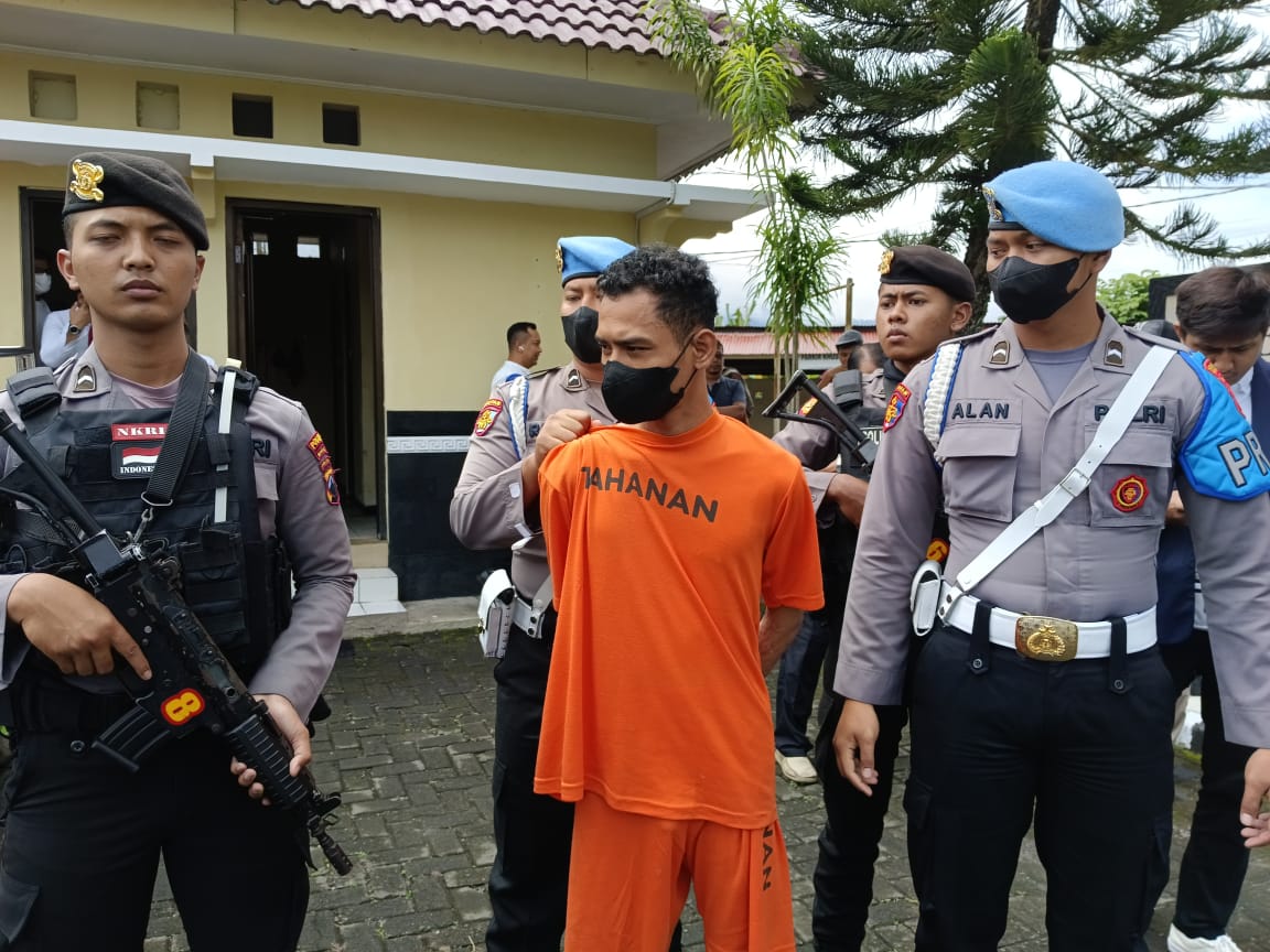 NEKAT !!! Kronologi Seorang Pria Rebut Senjata Api Milik Polisi di Borobudur, Sempat Ditembakan