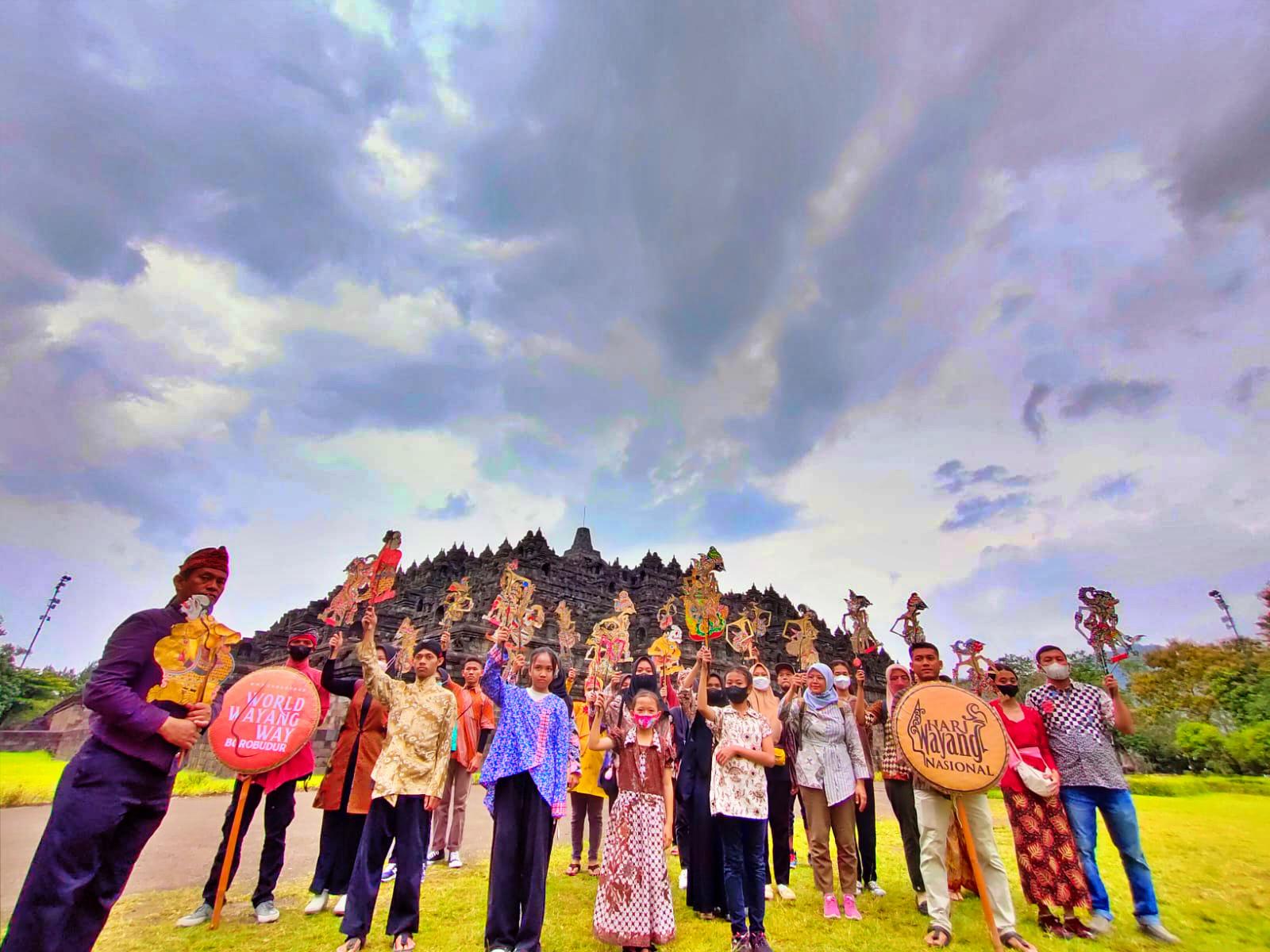 Peringatan Hari Wayang Se Dunia di Candi Borobudur
