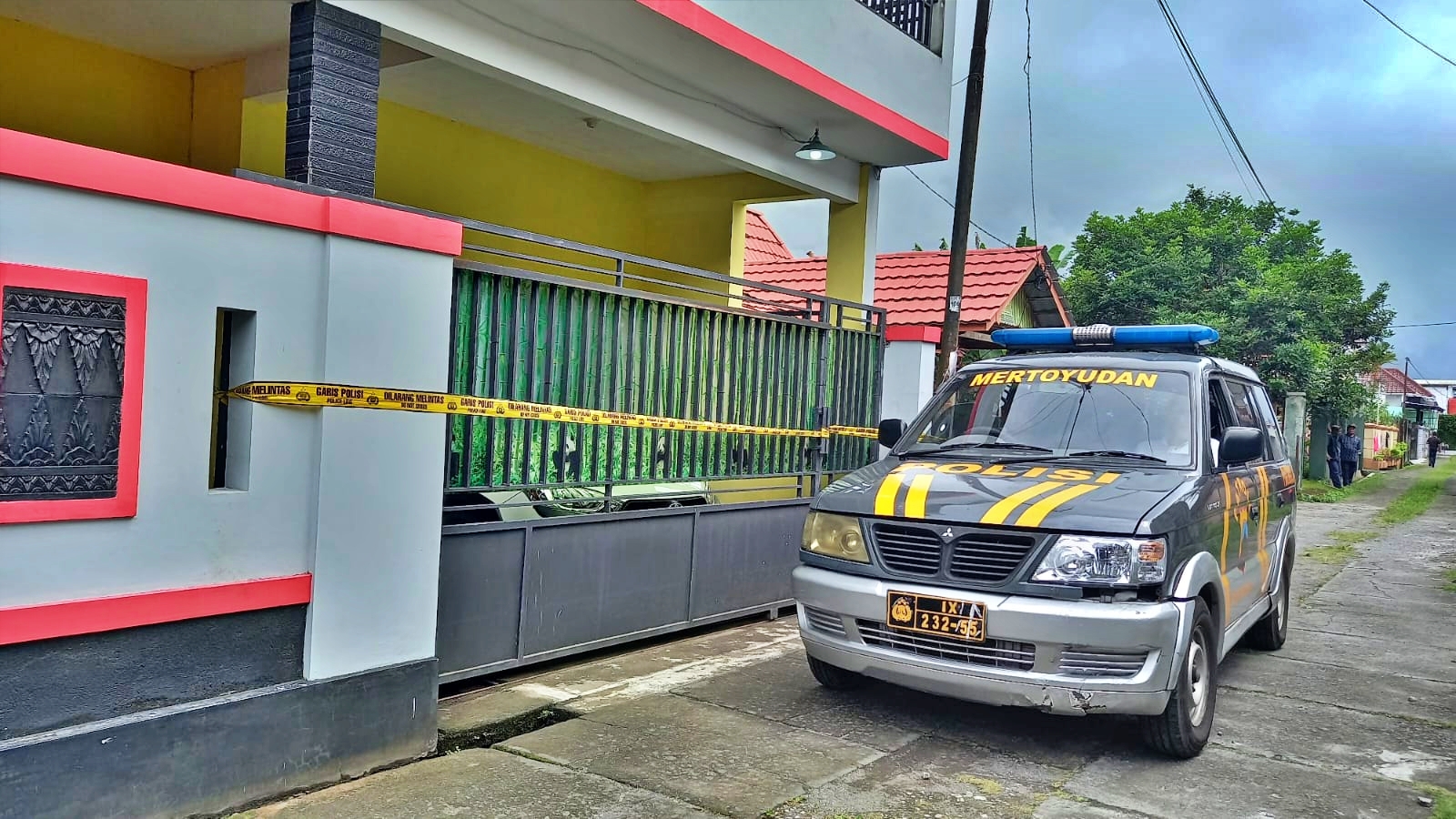 Rumah tiga orang sekeluarga meninggal dunia diduga karena diracun di daerah Mertoyudan Magelang_foto Borobudur News