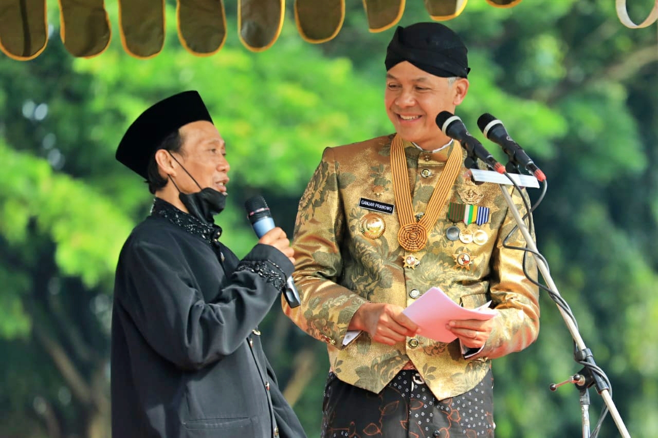 Seorang petani yang hibahkan lahan untuk dibangun embung saat bertembu dengan Ganjar Pranowo