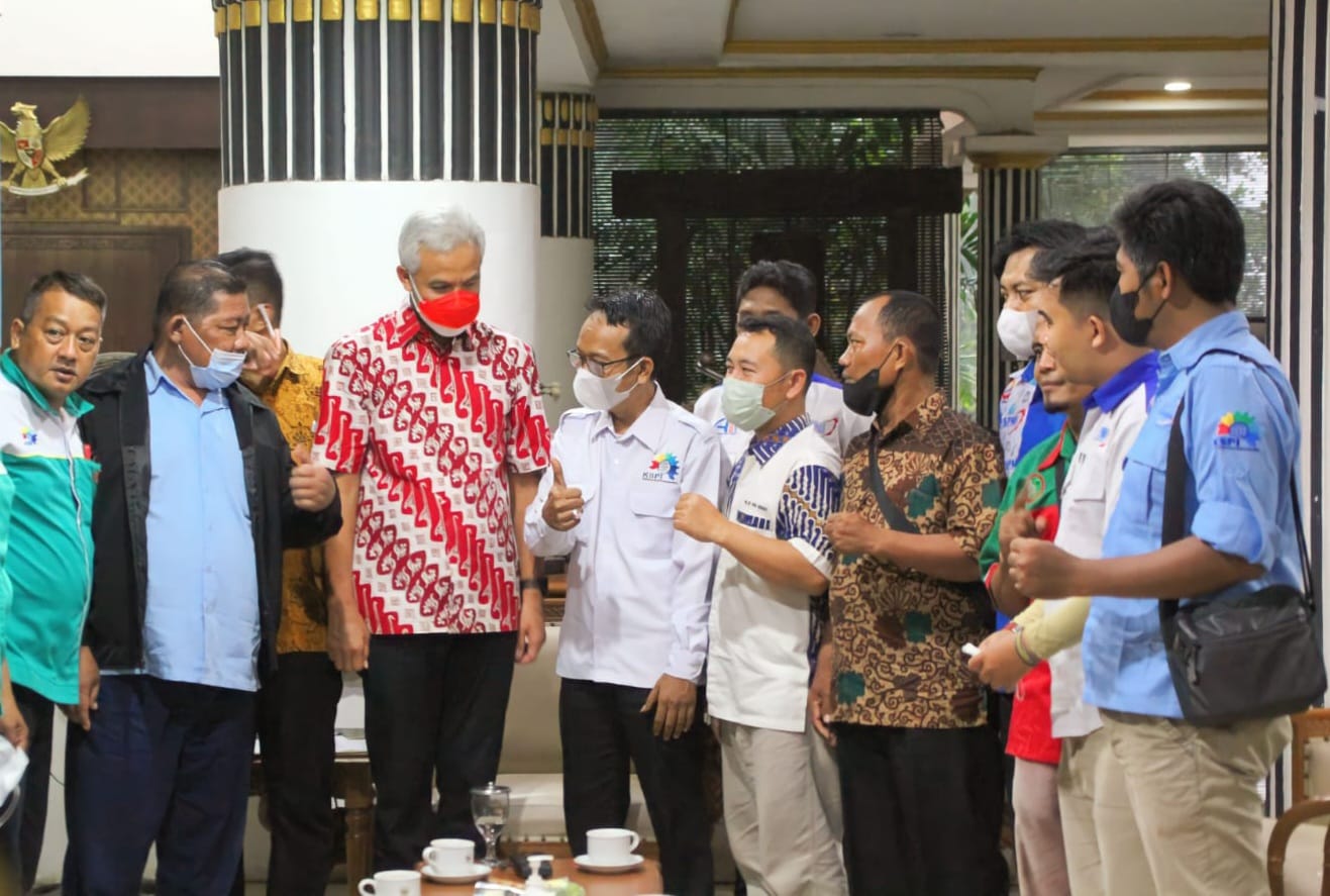 Ganjar Diskusi dengan Buruh Terkait Penetapan Upah Minimum Provinsi