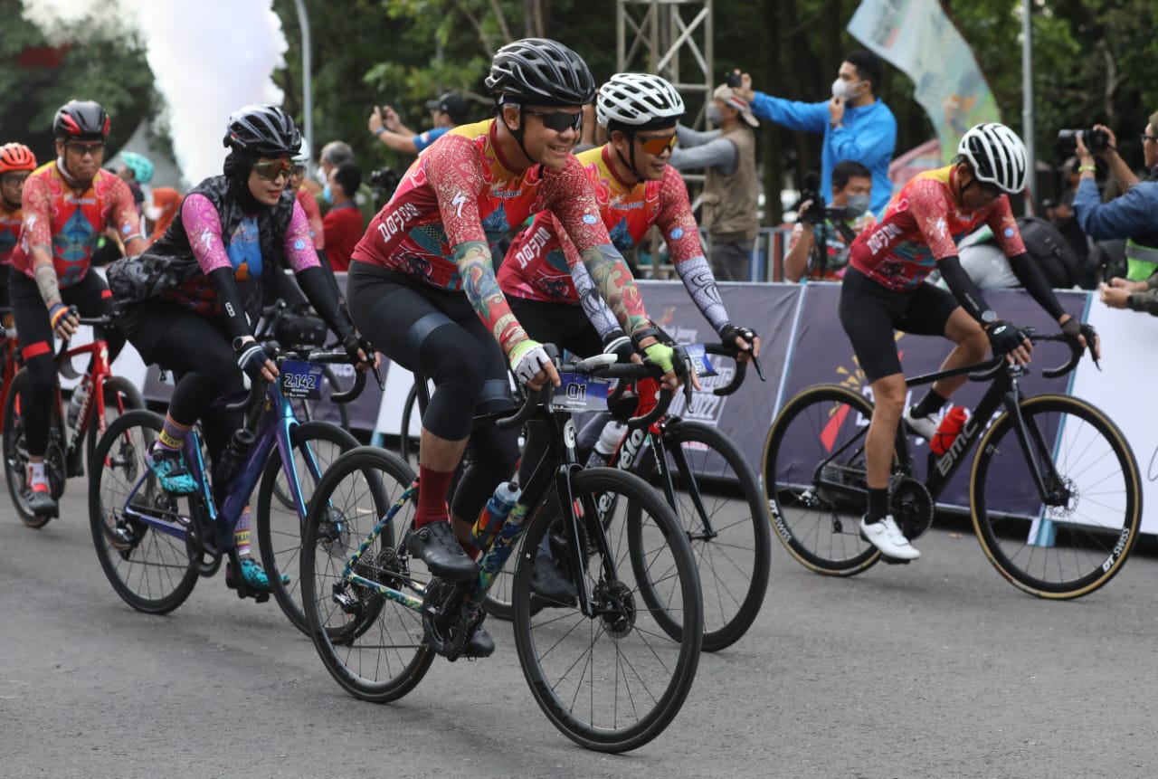 Ganjar Pranowo Ikuti Gowes Solo-Magelang di Tour de Borobudur 2022