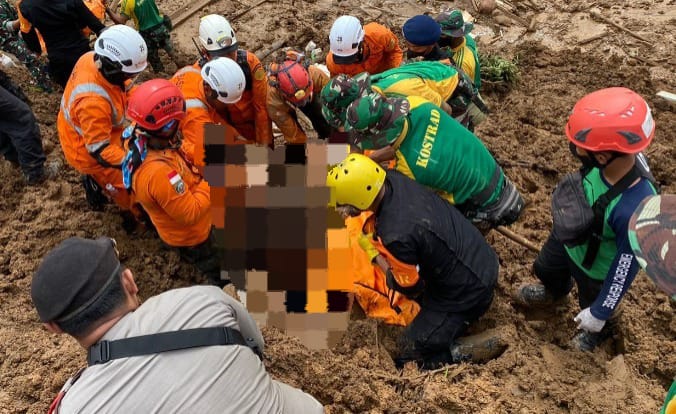 Evakuasi Korban Gempa Cianjur, Polri Temukan Jasad Ibu-Anak Berpelukan Dalam Timbunan Longsor