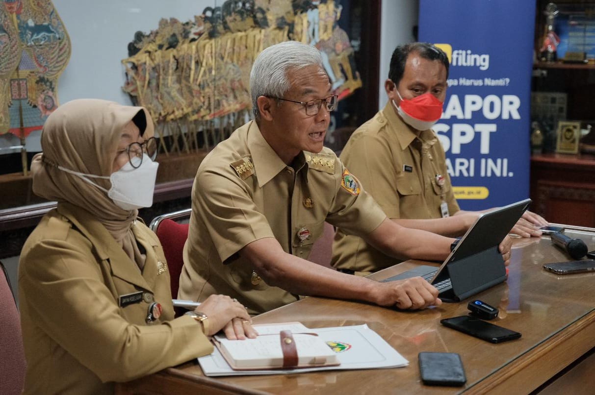 Gubernur Ganjar Umumkan UMP Jateng 2023 Naik 8,01 Persen, Jadi Rp1.958.169,69