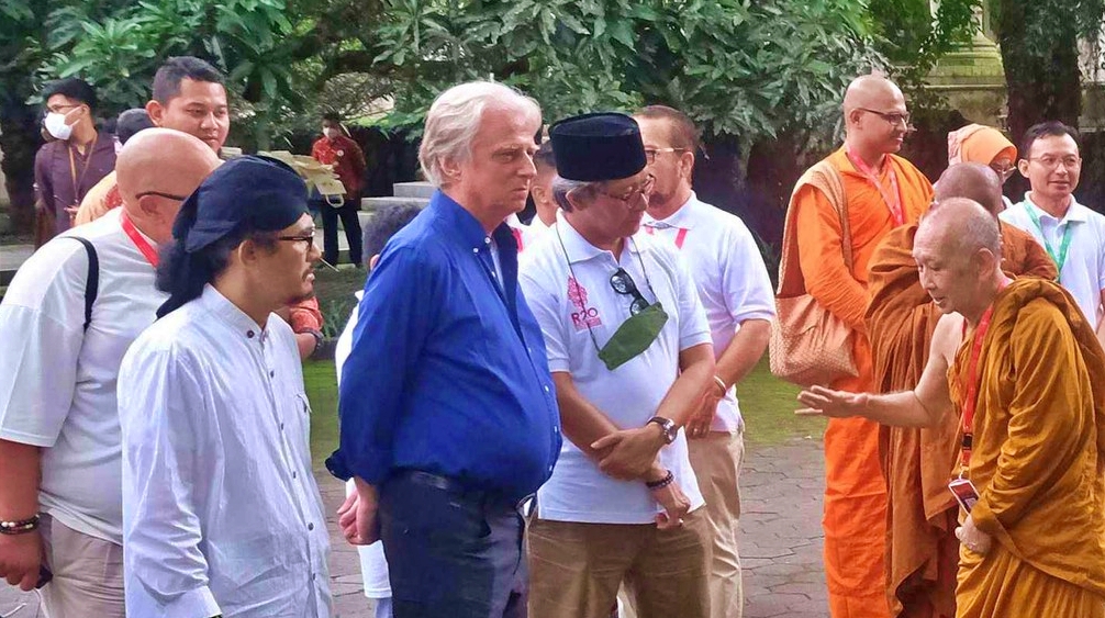 Kunjungan delegasi R20 dari lintas agama negara G20 tersebut untuk menyaksikan secara langsung keberagaman dan kebhinekaan serta toleransi antarumat beragama dalam kehidupan sehari-hari_ Foto_Anis Efizudin_Antara Foto