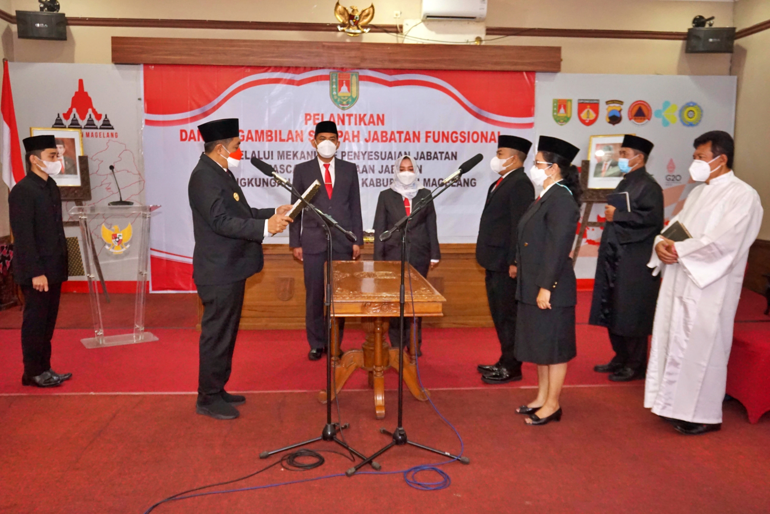 Bupati Magelang Zaenal Arifin saat melantik Pejabat Fungsional Di Lingkungan Pemerintah Kabupaten Magelang.