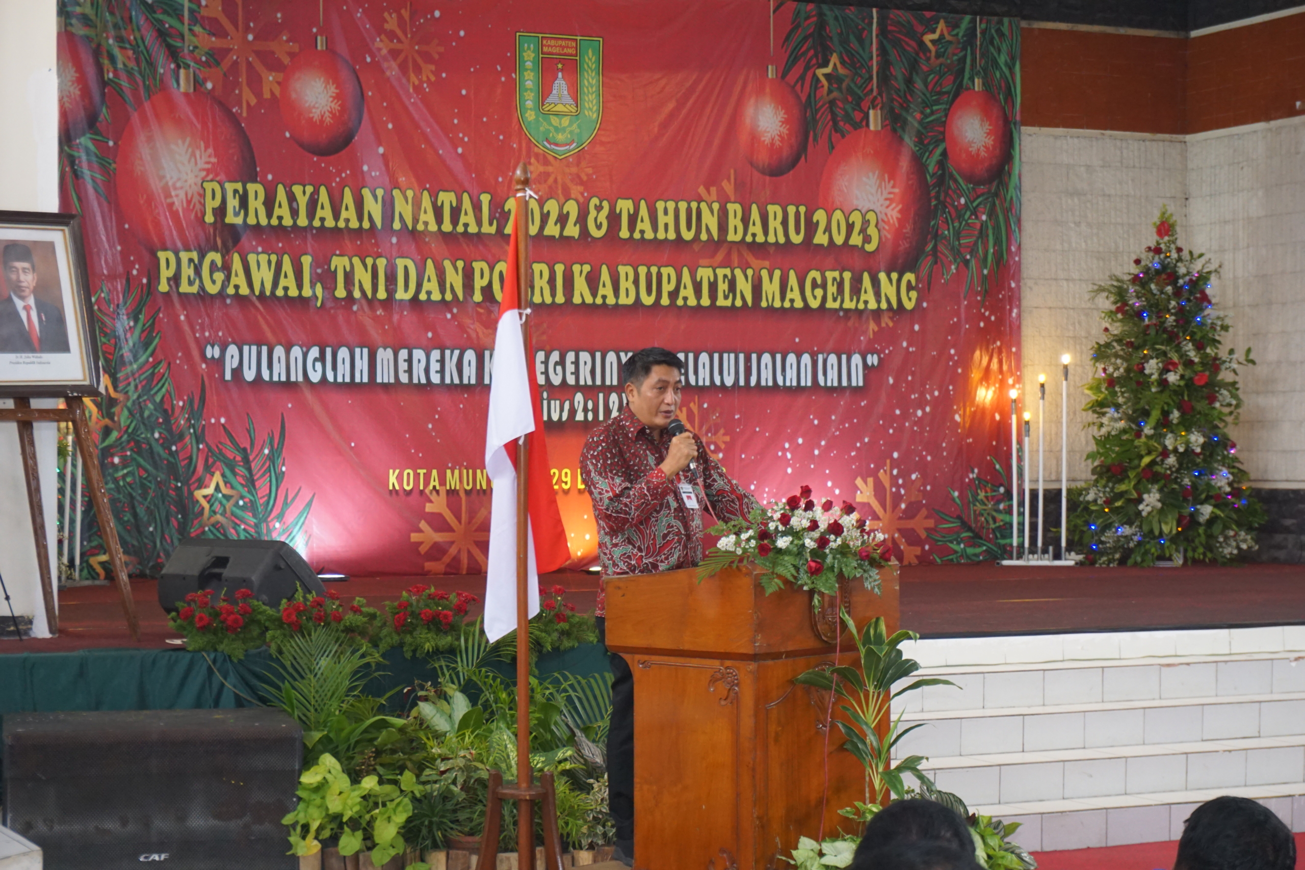 Bupati Magelang Zaenal Arifin saat menghadiri acara Perayaan Natal 2022 dan Tahun Baru 2023 Pegawai, TNI, dan Polri Kabupaten Magelang.
