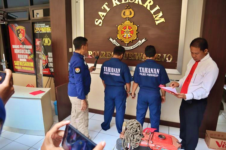 Dua Pelaku pencurian belasan traktor di lima kabupaten di Jawa Tengah akhirnya ditangkap polisi