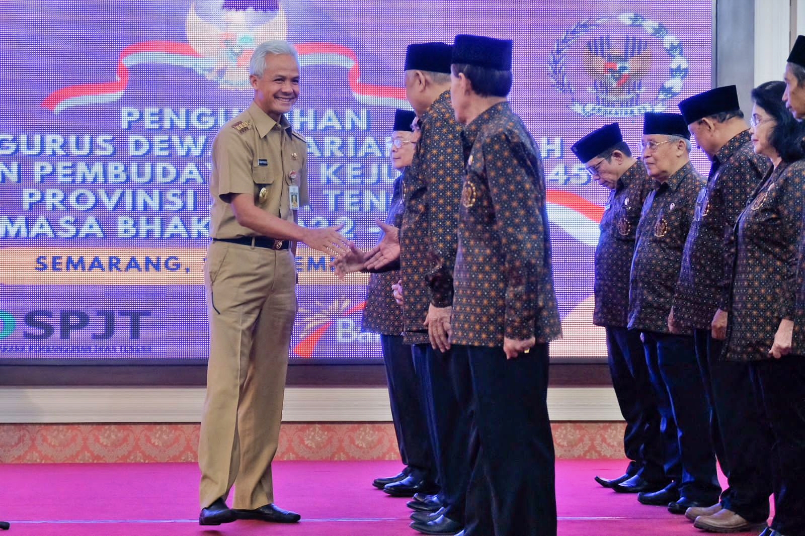 Ganjar saat bertemu para veteran