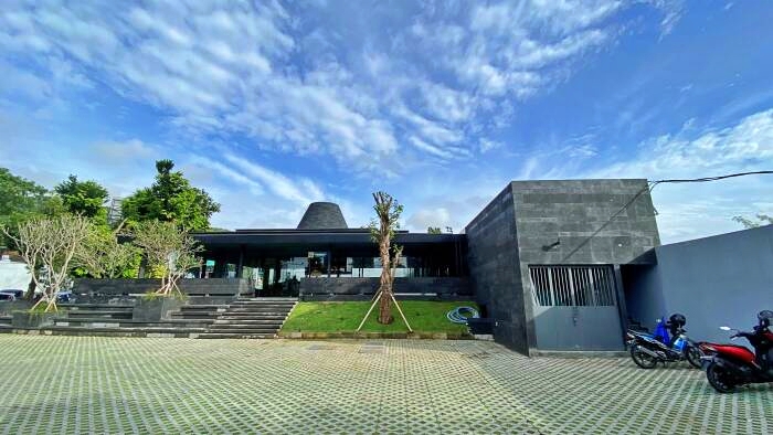 Gerai Starbucks di Magelang terinspirasi Candi Borobudur_ foto . (Z Creators/Rahmat Wibowo)