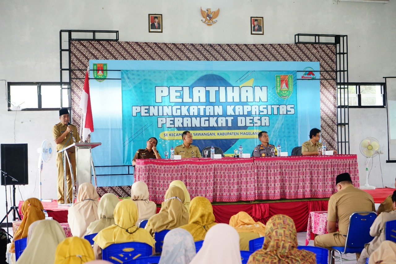 Bupati Magelang Zaenal Arifin saat memberikan arahan pada acara Pelatihan Peningkatan Kapasitas Aparatur Pemerintah Desa se-Kecamatan Sawangan.