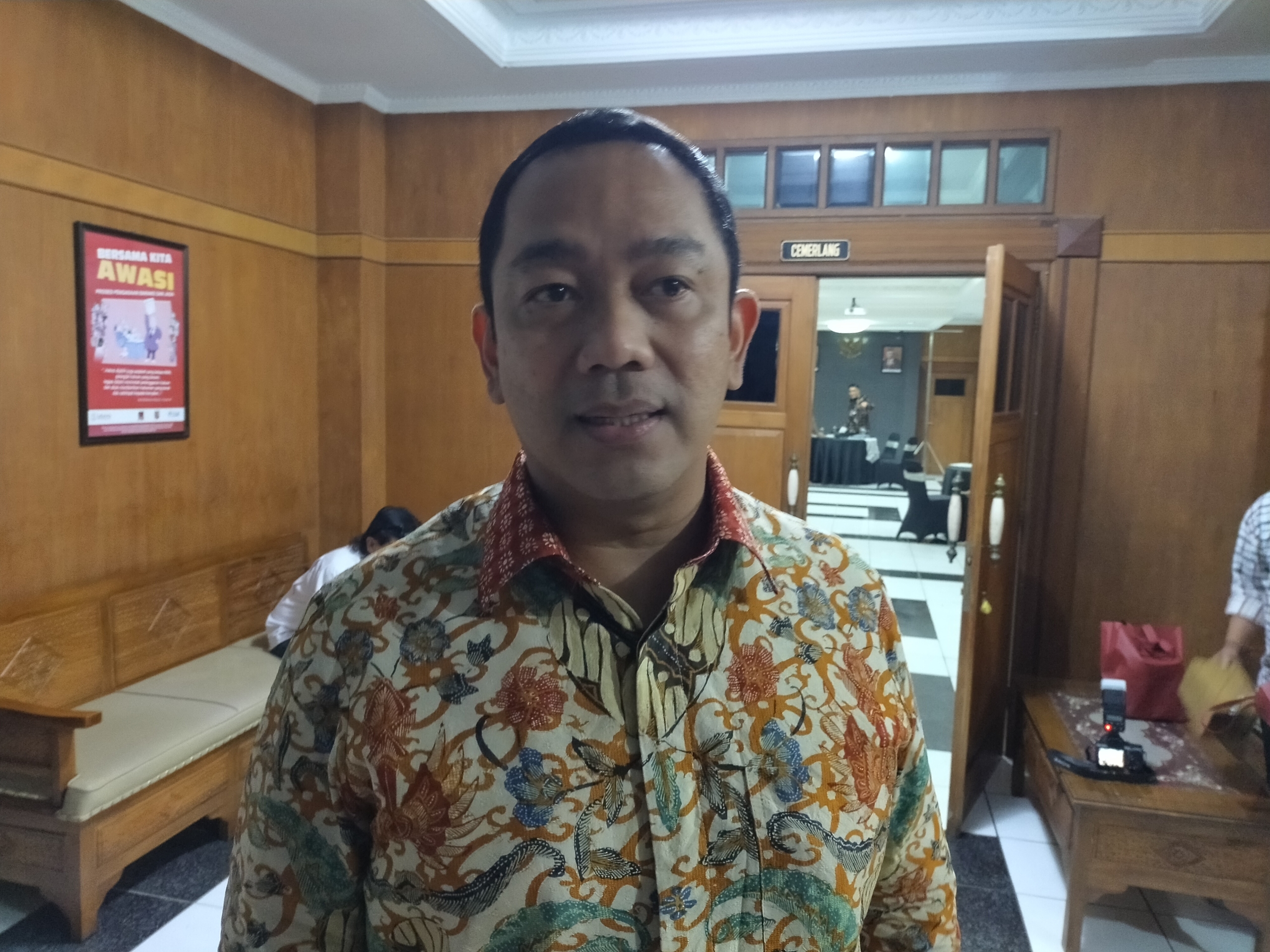 Kepala LKPP Hendrar Prihadi saat diwawancarai usai acara Rapat Koordinasi Evaluasi Pengadaan Barang/Jasa dan Implementasi P3DN di Kabupaten Magelang Tahun 202