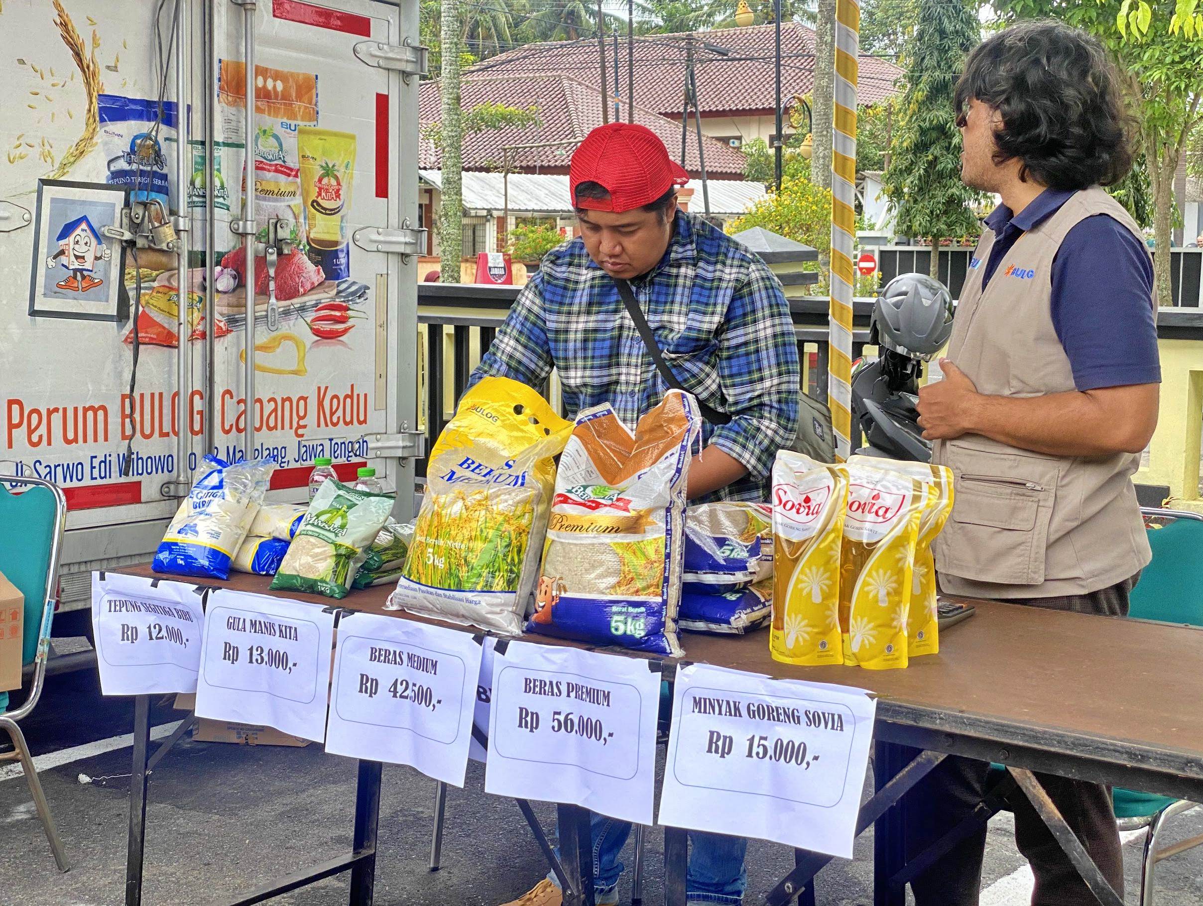 Pasar Murah Disperindagkop UMKM Kabupaten Magelang jelang Nataru