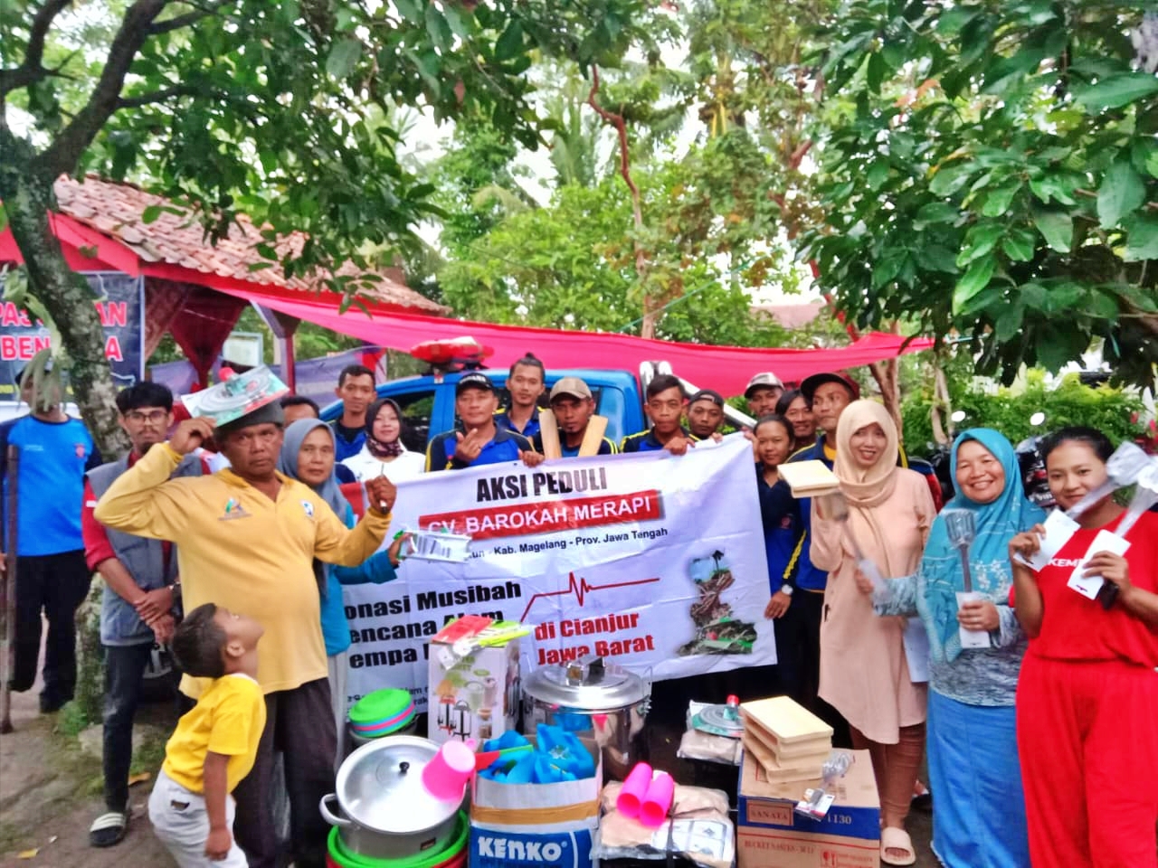 Personil Tagana Magelang saat droping logistik bantuan kepada korban gempa bumi di cianjur