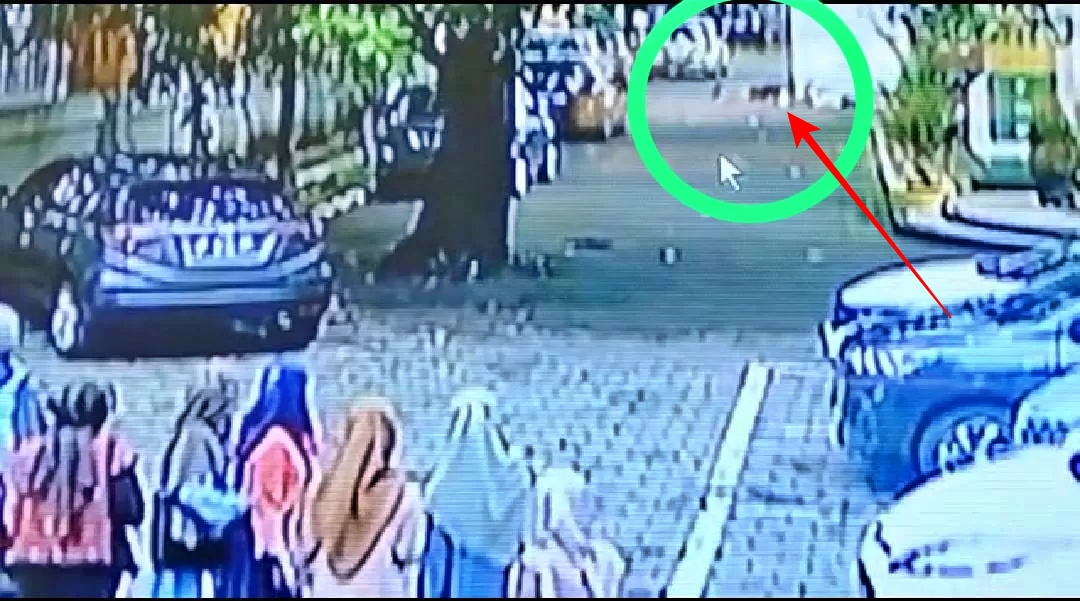 Tangkapan layar video mahasiswa UIN Jogja jatuh dari lantai 4