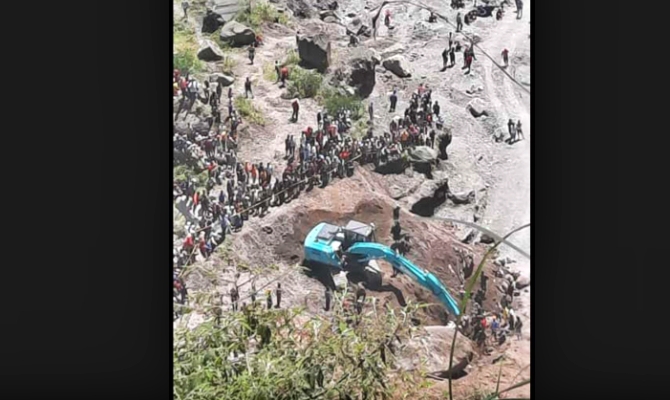 Tebing longsor di area pertabangan merapi