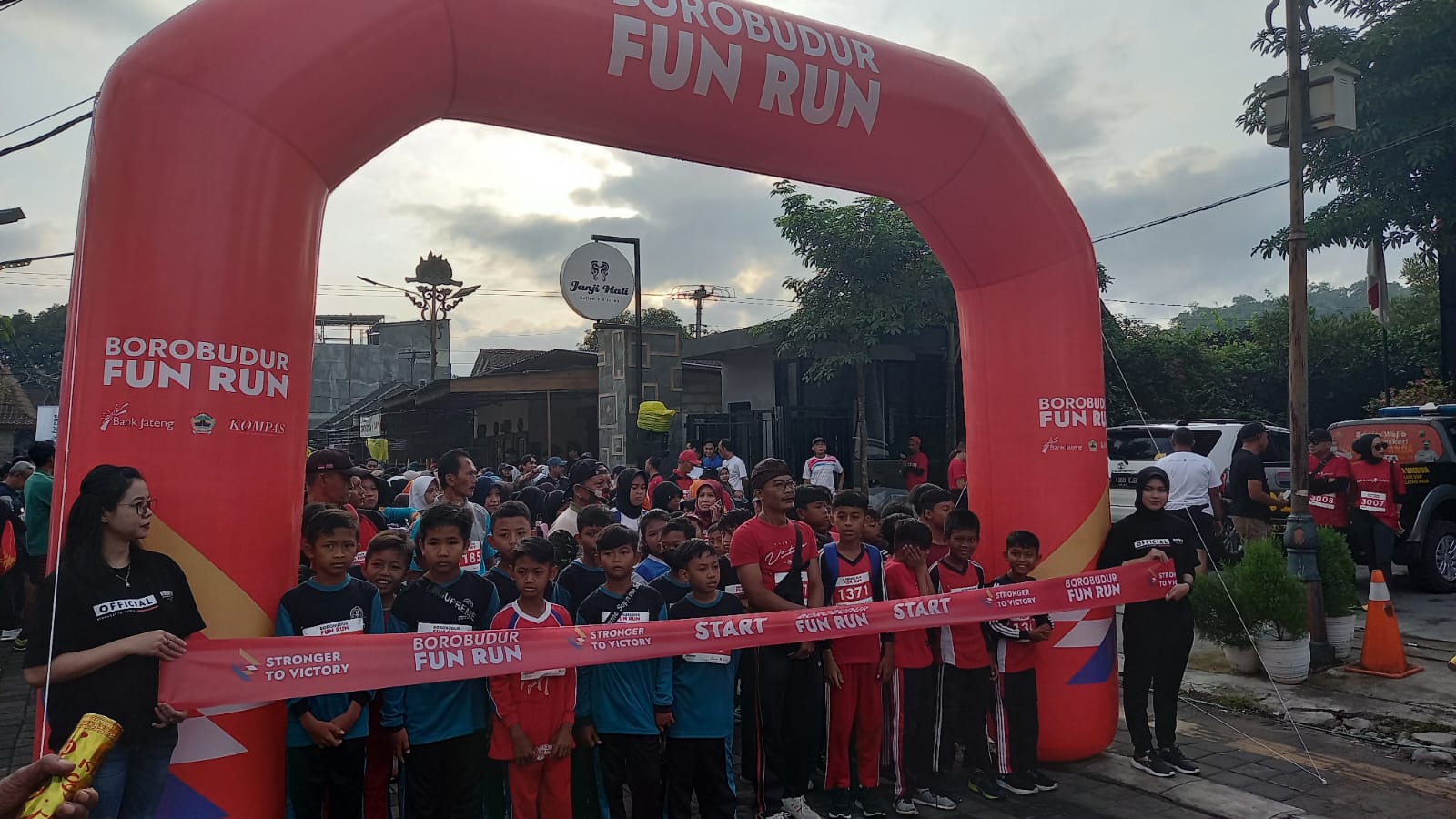 Fun Run di Sekitar Candi Pawon Tutup Rangkaian Borobudur Marathon 2022
