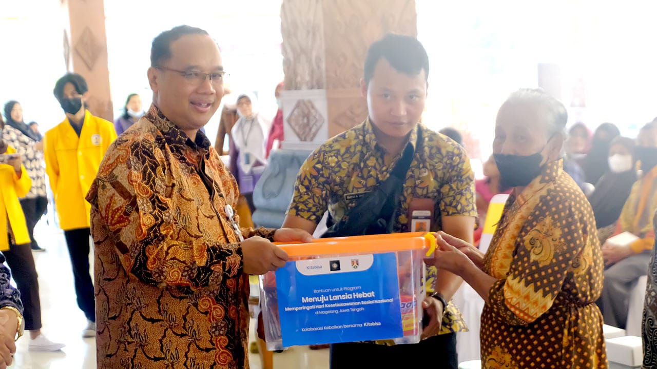 Pemkot Magelang Bersama Kitabisa.com Salurkan Bantuan dan Edukasi Hidup Sehat Untuk Lansia