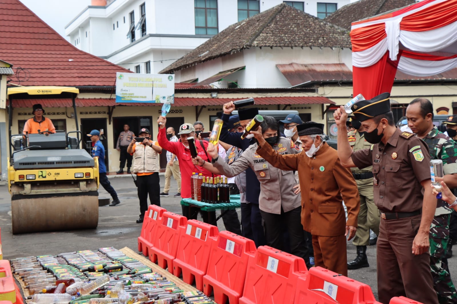 Polres Magelang Kota Musnahkan 1.127 Botol Miras