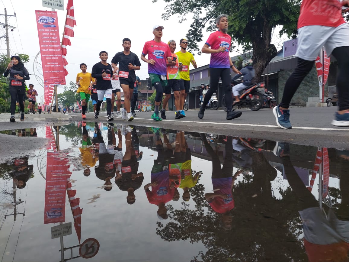 Ikuti Central Java Fish Market Fun Run 5k, Ganjar Kampanye Gemar Makan Ikan