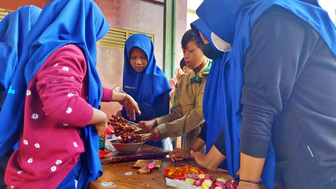 Ratusan siswa SMP Muhammadiyah Muntilan (Muhika), Kabupaten Magelang, antusias mengikuti lomba memasak antarkelas