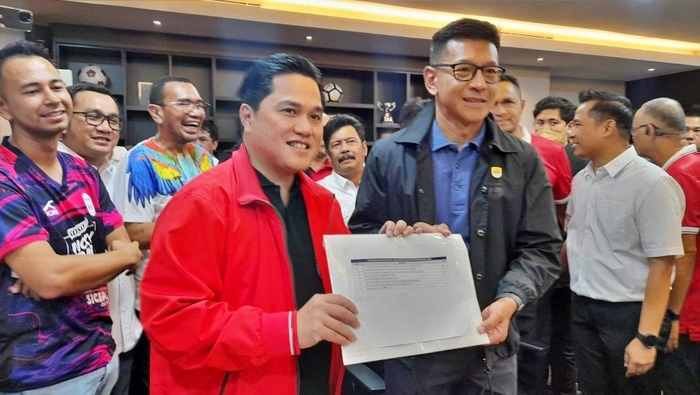 Erick Thohir ambil formulir pendaftaran Ketua PSSI