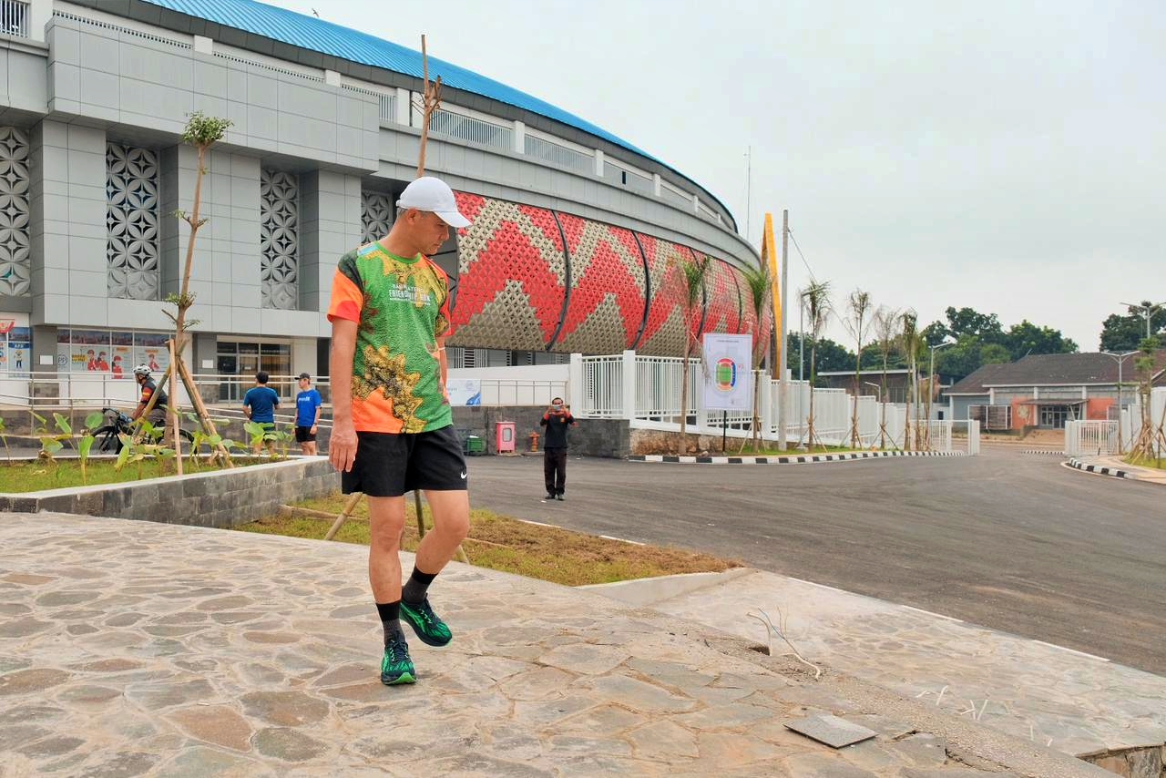 Ganjar Pranowo mengecek renovasi pembangunan komplek Jatidiri Semarang
