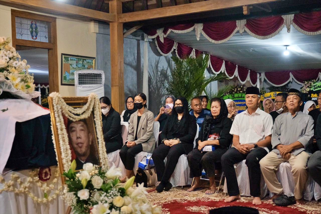 Ganjar saat takziah ke Almarhum Dubes RI untuk Itali di Jogja