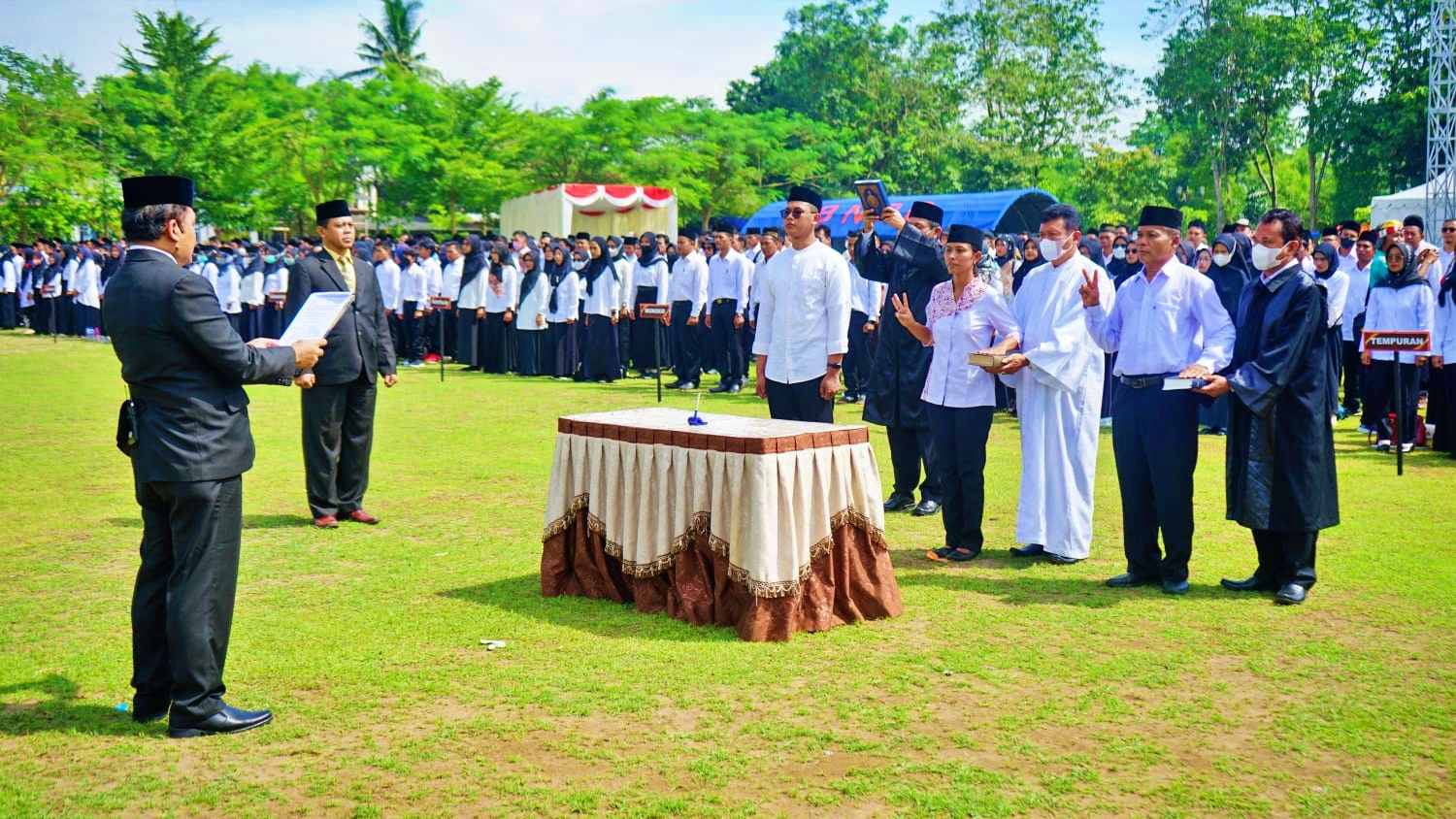 KPU Kabupaten Magelang saat melantik 1116 Anggota PPS Se Kabupaten Magelang
