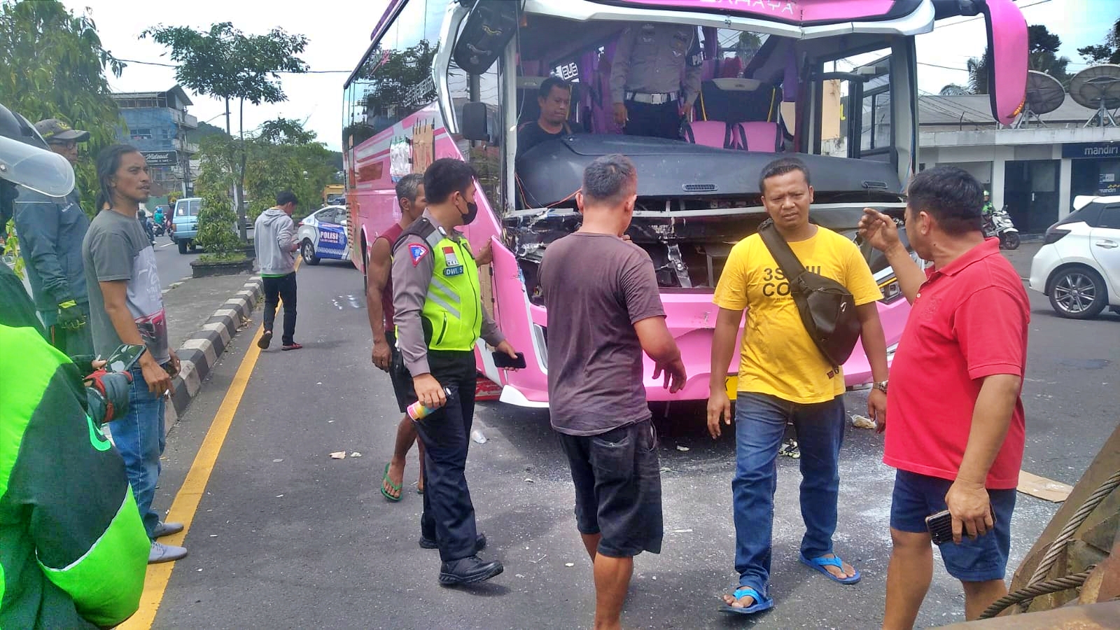 Kecelakaan beruntun 4 kendaraan di Mertoyudan Magelang