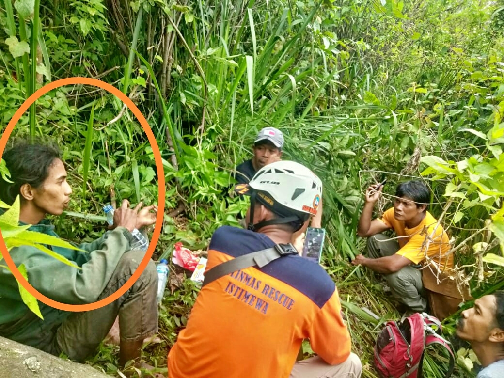 Relawan menemukan mahasiswa UIN yang tersesat di lereng Merapi