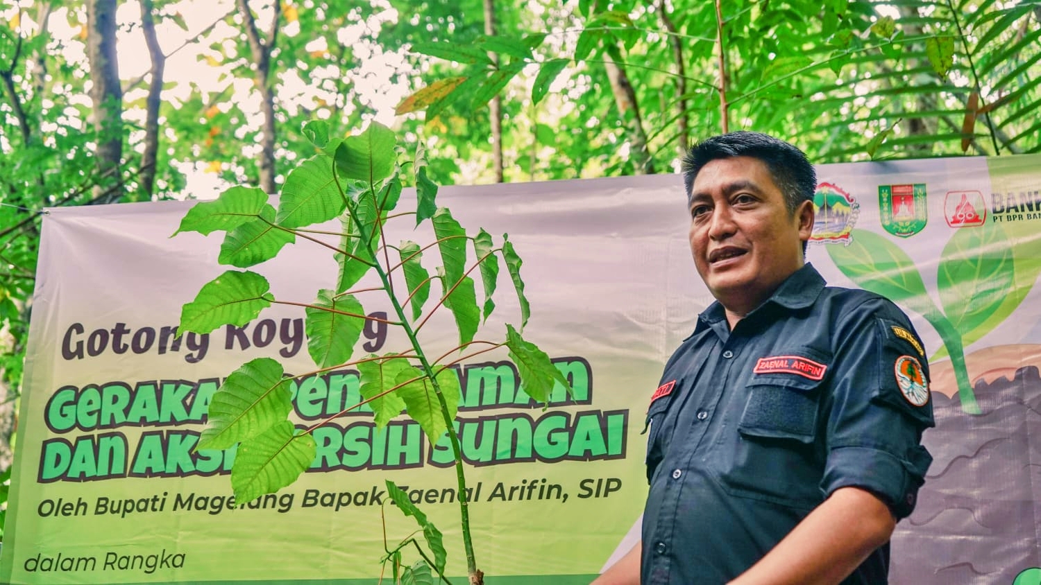 Simbolis penanaman Pohon oleh Bupati Magelang