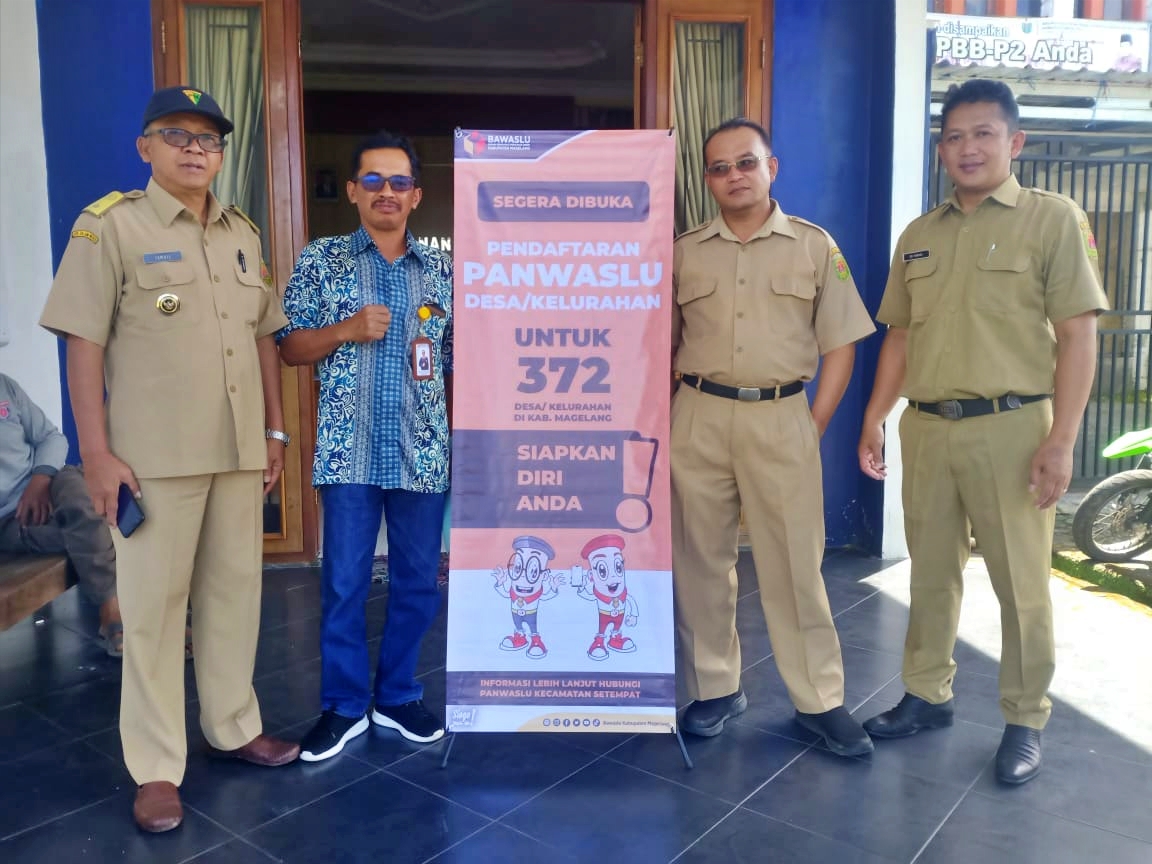 Sosialisasi rekrutmen Pengawas Desa oleh salah satu komisioner Panwascam di Kabupaten Magelang