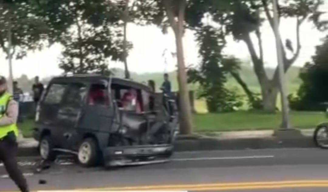 Kronologi Mobil Kecelakaan Tunggal di Jalan Magelang-Semarang