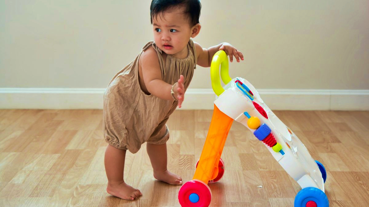 merangsang bayi atau anak bisa berjalan_berkeluarga id