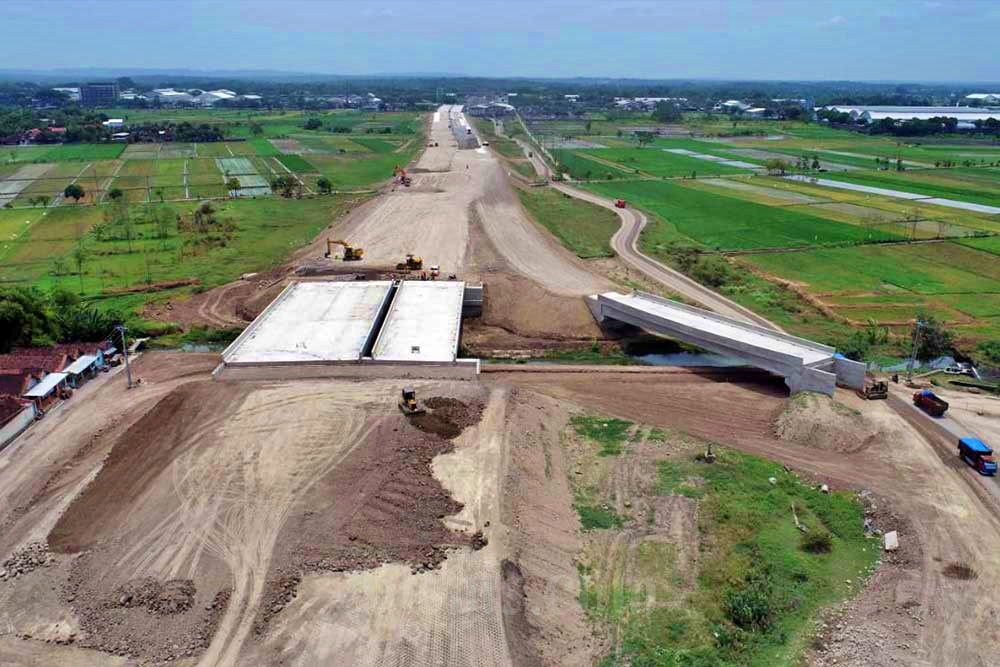 Pembangunan Tol Jogja Solo di Kartasura, Jawa Tengah, Selasa (20/9/2022). - JIBI/Bisnis.com/Himawan L Nugraha