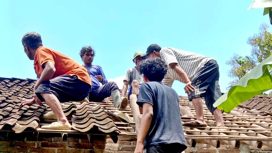 Bedah Rumah bagi warga kurang mampu oleh LDII Kota Magelang