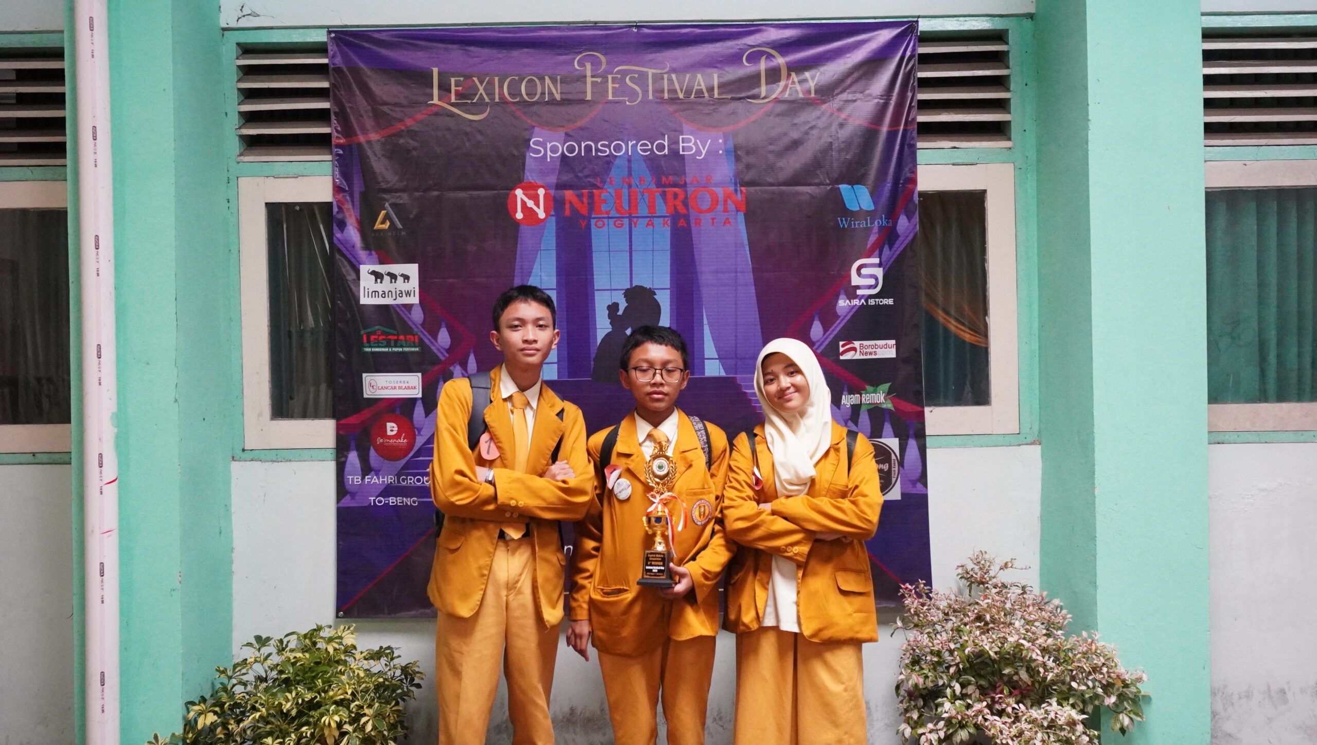Salah satu juara Lexicon Festival Day SMA Negeri 1 Muntilan untuk Literasi Bahasa Inggris