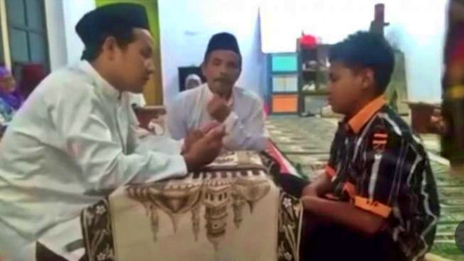 David Saat Kecil Mualaf Masuk Islam Minta Disyahadatkan di Muntilan Magelang