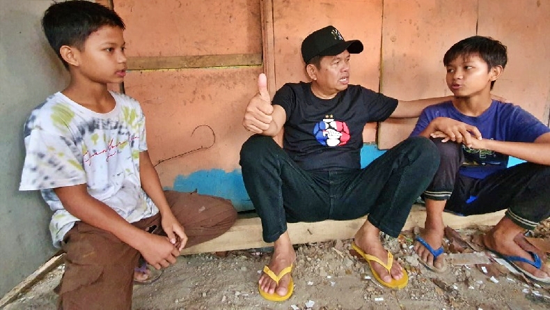 Dua Bocah kembar yang jadi pemulung